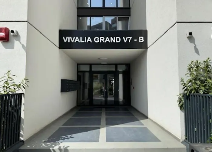 شقة Joy Vivalia 7b-25 *